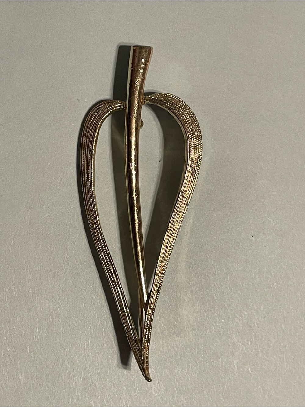SARAH COVENTRY Vintage Gold Tone Leaf Brooch #9315